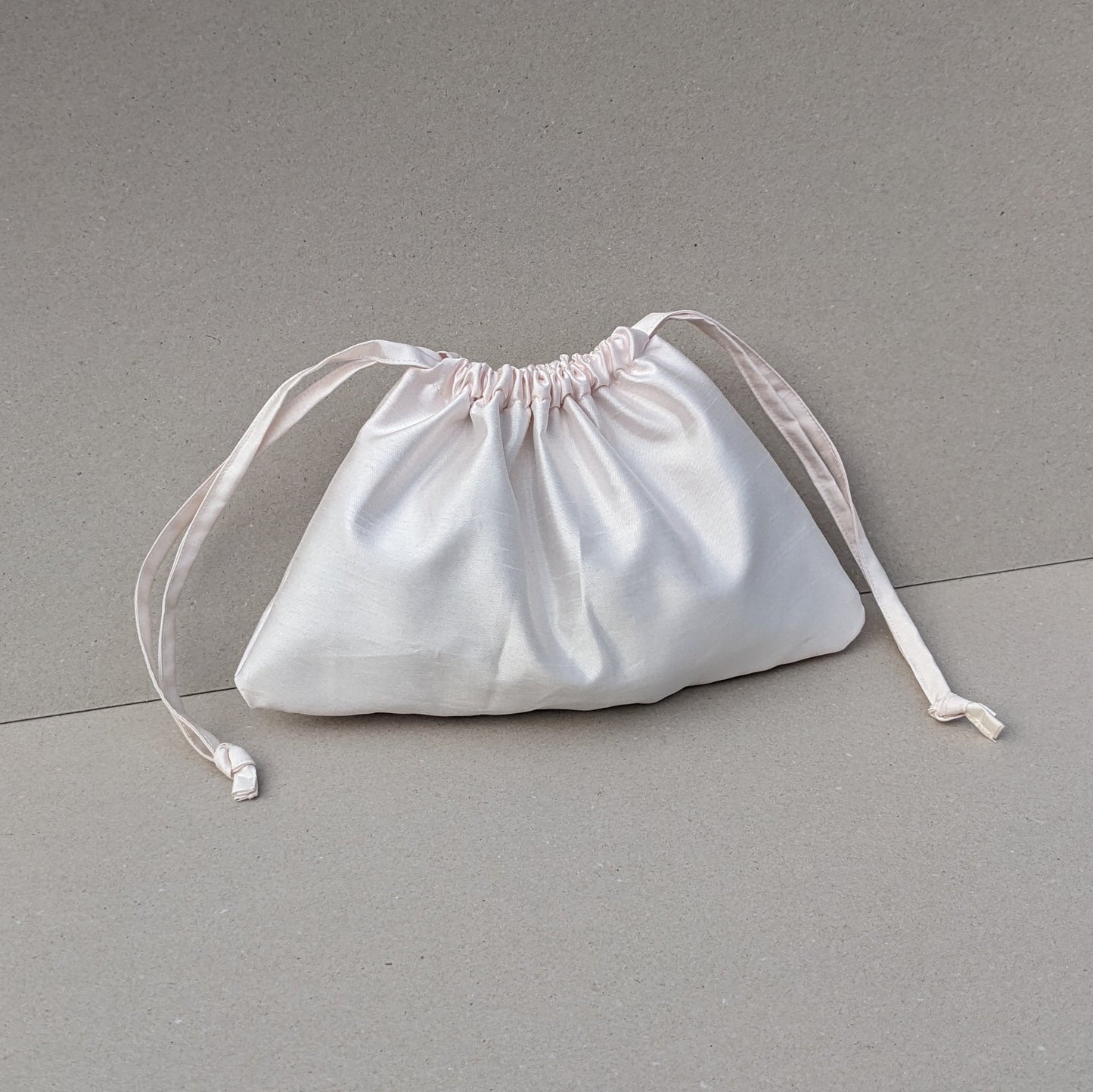 Sadie Drawstring Bag | PDF Sewing Patterns and Tutorial l Instant Digital Download | Small & Large Size | Cute Pouch Purse | Evening Purse