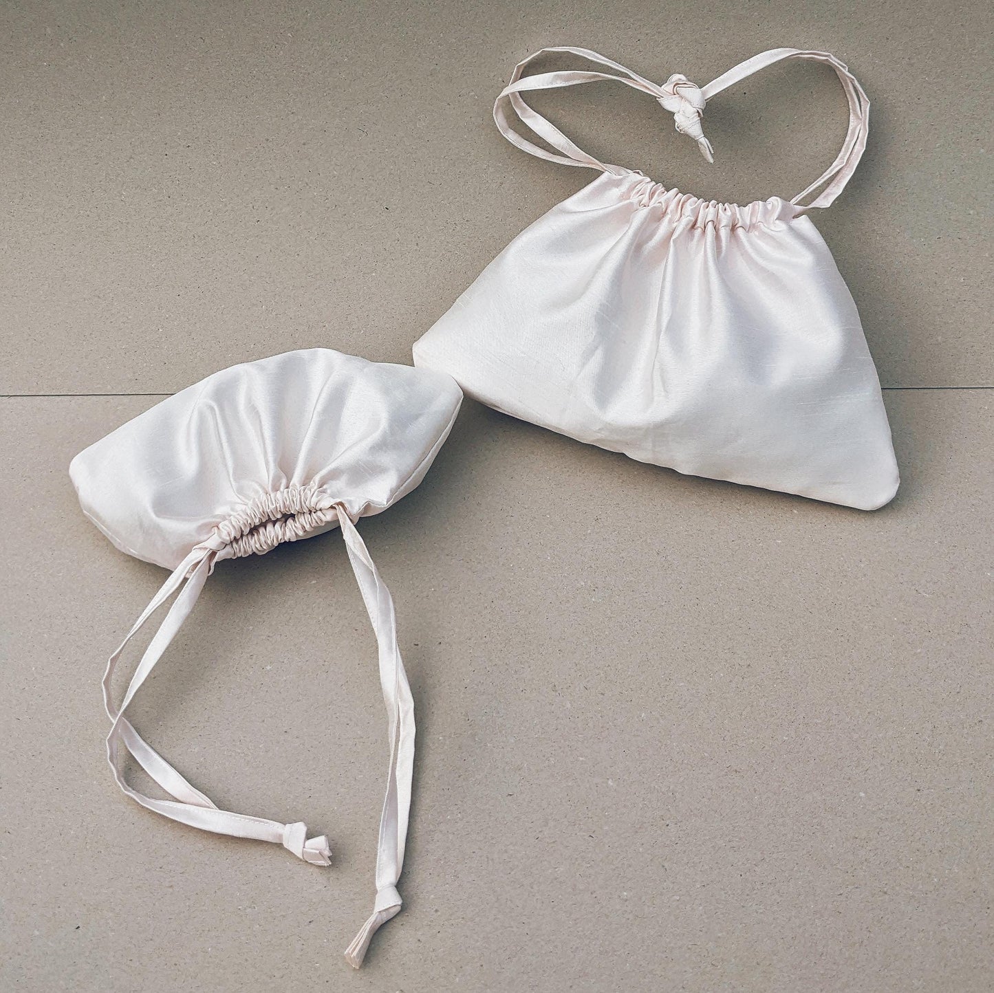 Sadie Drawstring Bag | PDF Sewing Patterns and Tutorial l Instant Digital Download | Small & Large Size | Cute Pouch Purse | Evening Purse